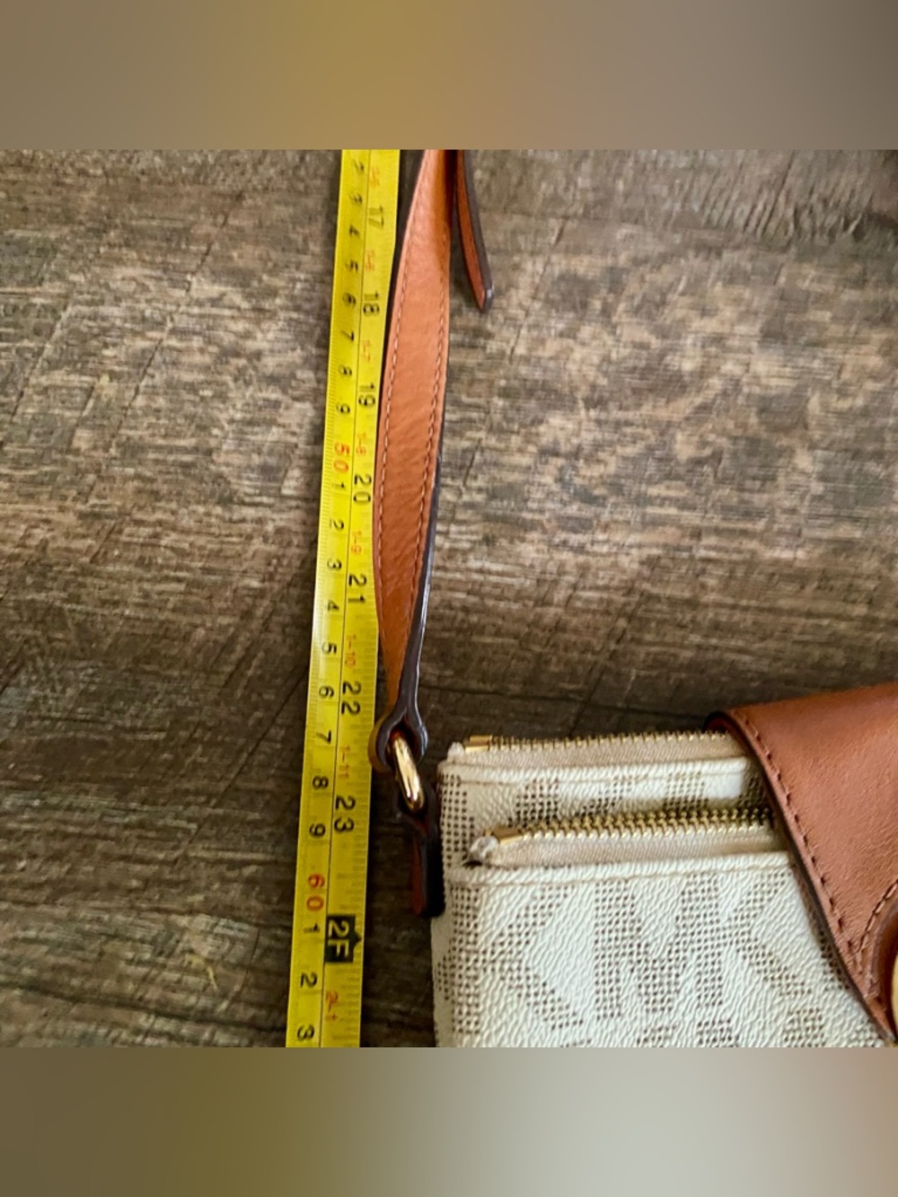 Michael Kors Vanilla/Brown Leather Signature Fulton Monogram Crossbody bag - Picture 11 of 12